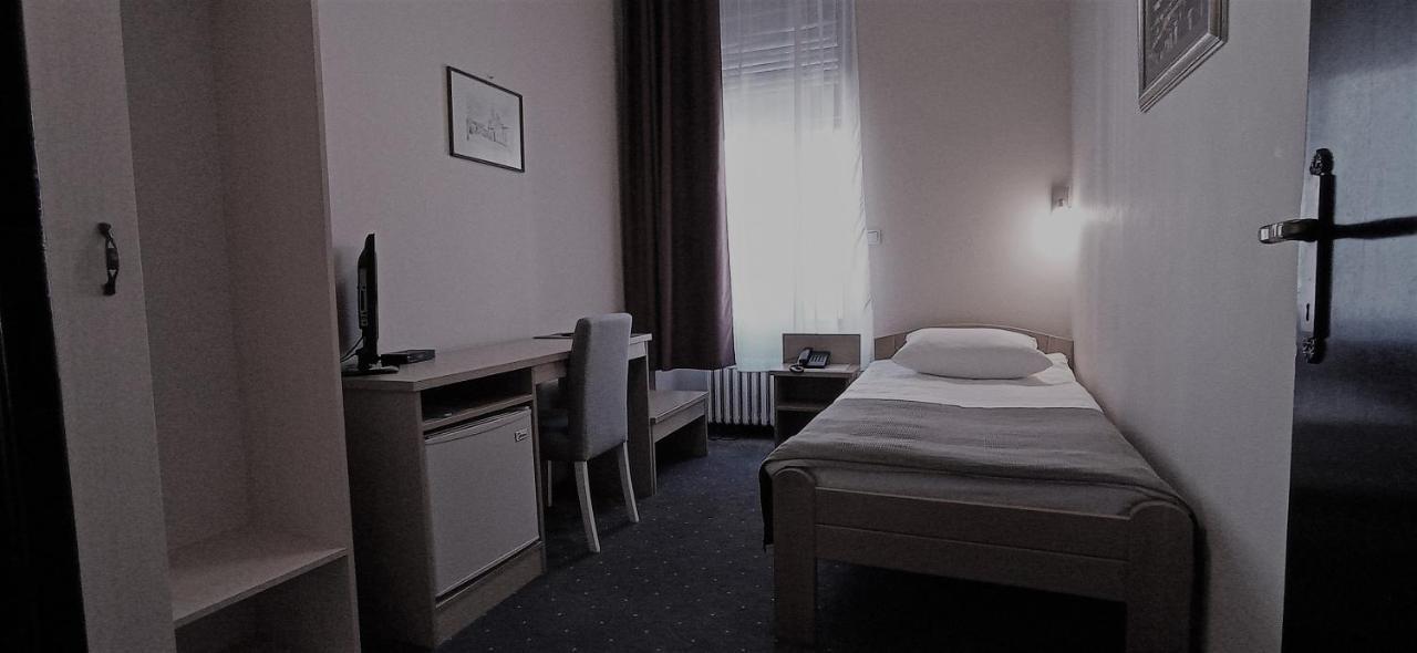 Hotel Vojvodina Нови-Сад Экстерьер фото